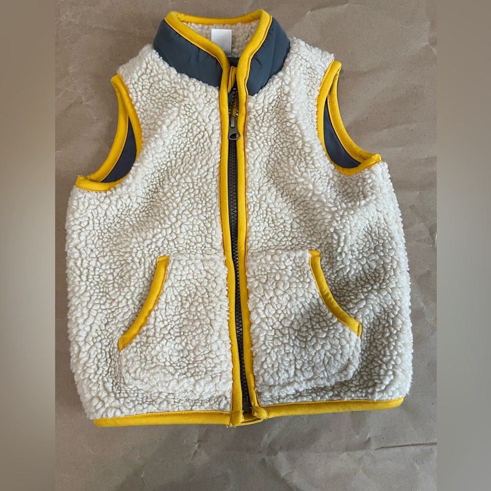 Old Navy kids sherpa vest yellow and gray accents jacket size 2 T boxGE